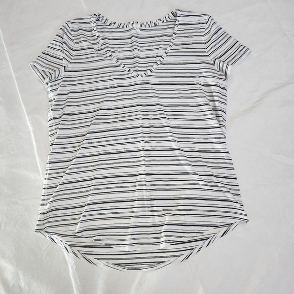 Lululemon Athletica Size 10 Black and White Striped V-Neck Tee - Picture 3 of 6